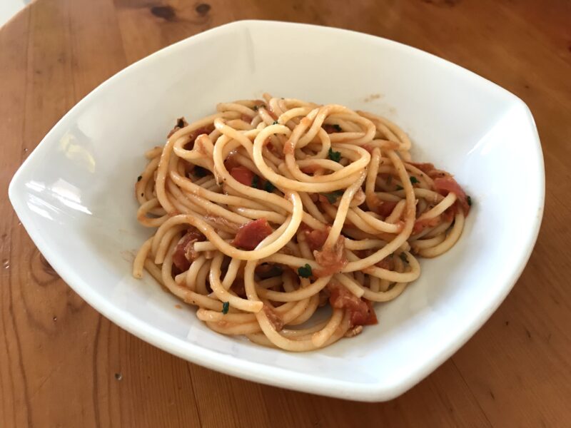 Pasta with tomatoes and tuna